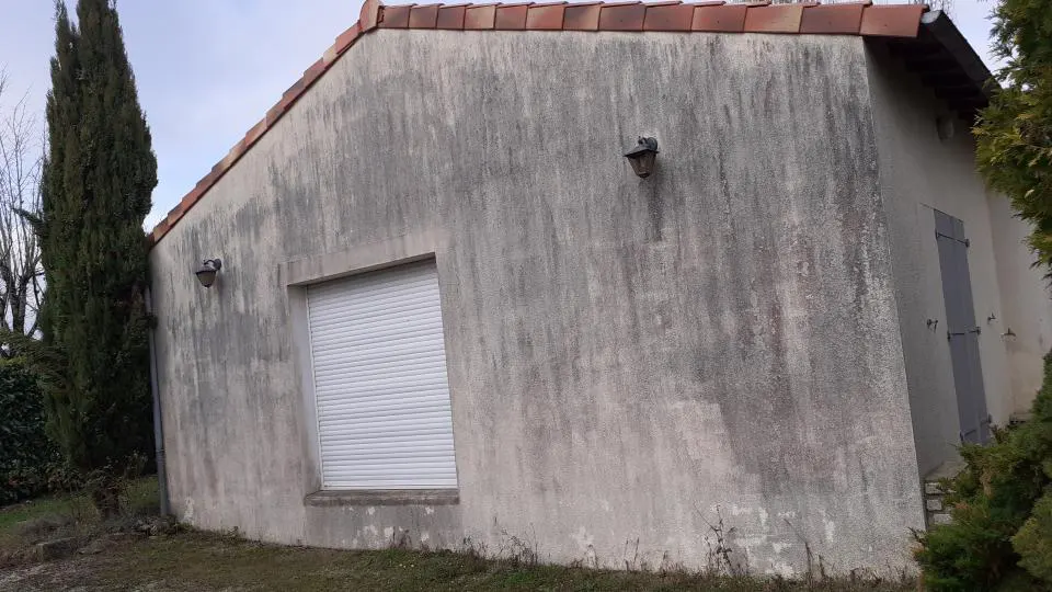 Mur de façade à nettoyer